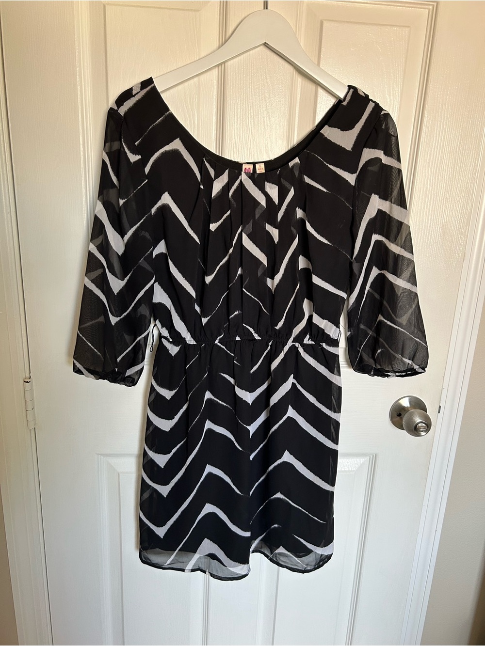 Alya Black & White Chevron Mini Dress with Puff Sleeves